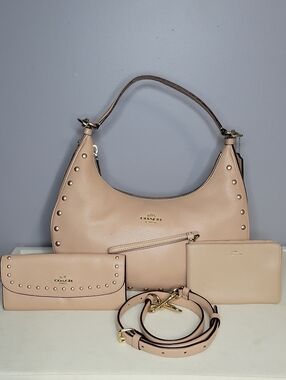 Coach F22548 East/West Harley Hobo Blush Laquer Rivets w/Wallet & Wrislet